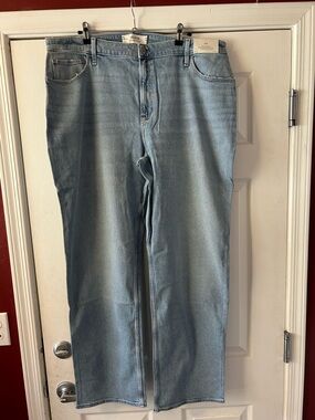 Hollister Ultra High-Rise Dad Jeans in Light Wash Denim
